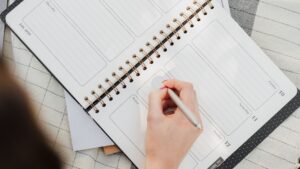 5 erreurs à éviter quand on veut organiser des soirées réussies entre amis